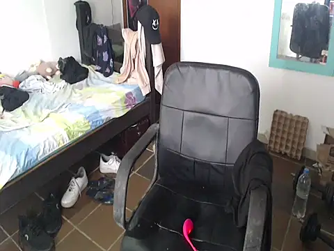 alisterxxx online show from December 4, 2025, 5:23 pm