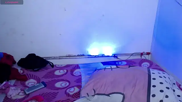 ninatiny online show from April 9, 2026, 10:32 am