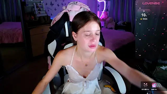 Kira honeyy online show from September 14, 2025, 10:48 am