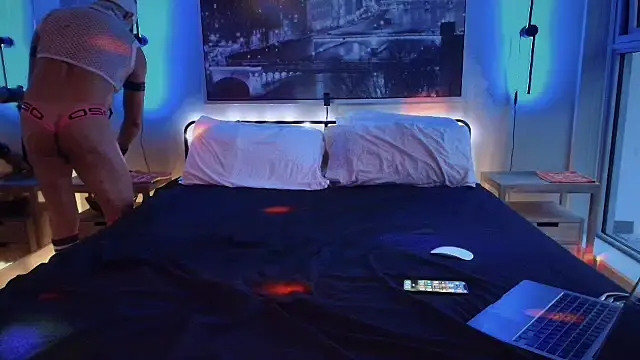 Snapshot of MikyFoxx chatting on October 19, 2025, 1:08 am MikyFoxx online show from October 19, 2025, 1:08 am