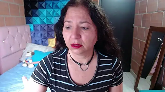 Snapshot of katifoxx chatting on February 25, 2025, 6:12 pm katifoxx online show from February 25, 2025, 6:12 pm