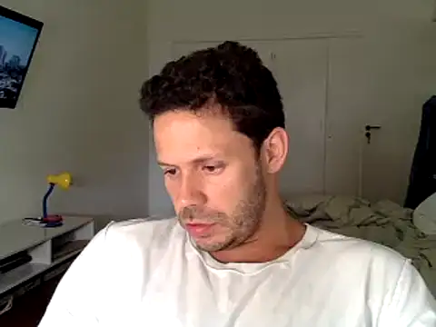 Snapshot of FelipeRiver chatting on February 4, 2025, 3:47 pm FelipeRiver online show from February 4, 2025, 3:47 pm