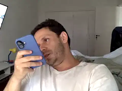 Snapshot of FelipeRiver chatting on February 4, 2025, 8:17 pm FelipeRiver online show from February 4, 2025, 8:17 pm