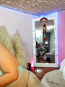 Snapshot of zullyxhot chatting on December 18, 2025, 11:30 pm zullyxhot online show from December 18, 2025, 11:30 pm