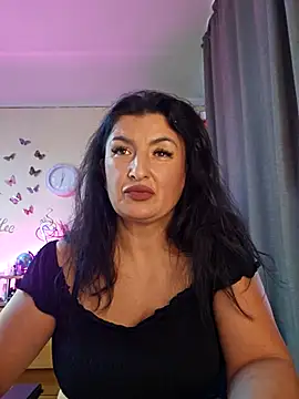 Snapshot of Hotangel75 chatting on November 3, 2025, 9:35 am Hotangel75 online show from November 3, 2025, 9:35 am