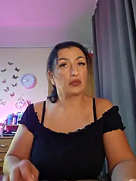 Snapshot of Hotangel75 chatting on November 4, 2025, 9:46 am Hotangel75 online show from November 4, 2025, 9:46 am