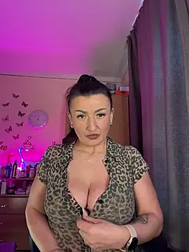 Snapshot of Hotangel75 chatting on April 3, 2026, 9:05 am Hotangel75 online show from April 3, 2026, 9:05 am