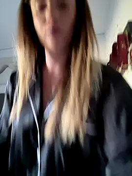Snapshot of Clara-xoxo chatting on September 26, 2025, 8:21 am Clara-xoxo online show from September 26, 2025, 8:21 am