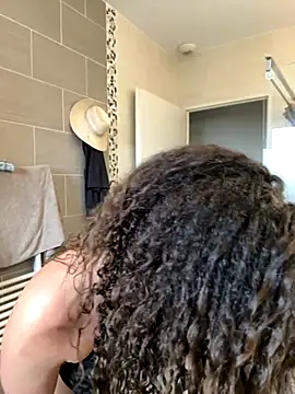 Snapshot of Clara-xoxo chatting on December 5, 2025, 1:32 pm Clara-xoxo online show from December 5, 2025, 1:32 pm