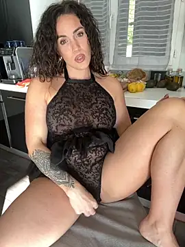 Snapshot of Clara-xoxo chatting on November 27, 2025, 1:22 pm Clara-xoxo online show from November 27, 2025, 1:22 pm