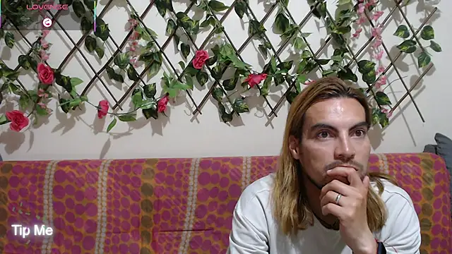 Snapshot of Jack_Emily1 chatting on January 14, 2026, 10:35 pm Jack Emily1 online show from January 14, 2026, 10:35 pm