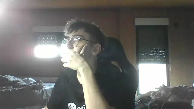 Snapshot of Troycm chatting on December 5, 2025, 3:32 pm Troycm online show from December 5, 2025, 3:32 pm