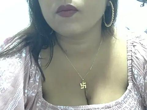 Snapshot of ROSEE_MERRYYYY chatting on April 15, 2026, 6:12 pm ROSEE MERRYYYY online show from April 15, 2026, 6:12 pm