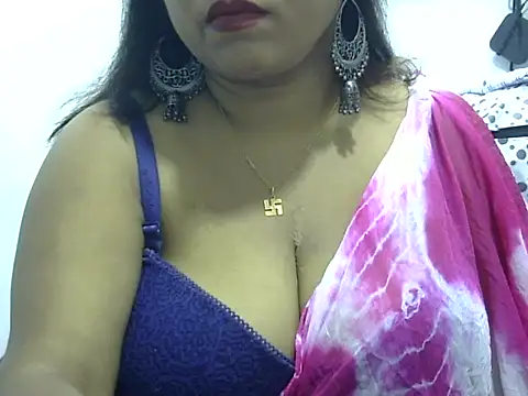Snapshot of ROSEE_MERRYYYY chatting on April 28, 2026, 5:17 pm ROSEE MERRYYYY online show from April 28, 2026, 5:17 pm