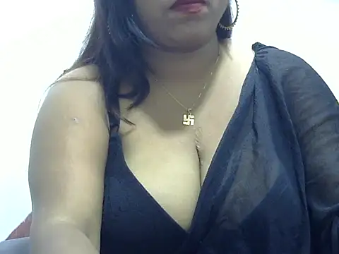 ROSEE MERRYYYY online show from December 17, 2025, 5:40 pm