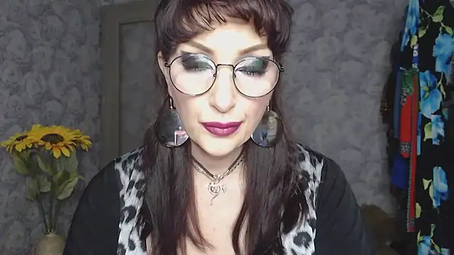 Aziza1 online show from May 26, 2026, 2:26 pm