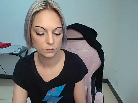 Snapshot of alixfeeling chatting on April 28, 2026, 12:53 pm alixfeeling online show from April 28, 2026, 12:53 pm