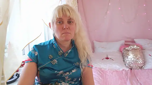 Snapshot of SunnySylvia chatting on January 18, 2026, 10:51 am SunnySylvia online show from January 18, 2026, 10:51 am