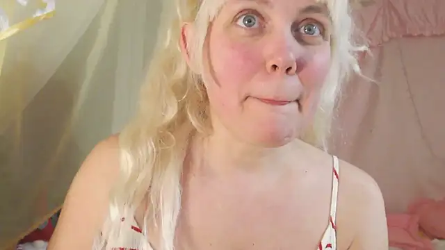 Snapshot of SunnySylvia chatting on February 16, 2026, 5:22 pm SunnySylvia online show from February 16, 2026, 5:22 pm