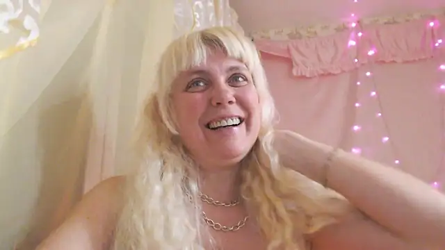 Snapshot of SunnySylvia chatting on February 12, 2026, 6:07 pm SunnySylvia online show from February 12, 2026, 6:07 pm