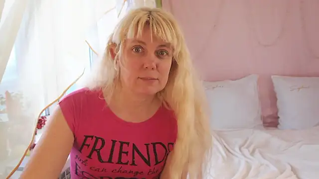 Snapshot of SunnySylvia chatting on January 16, 2026, 7:01 am SunnySylvia online show from January 16, 2026, 7:01 am