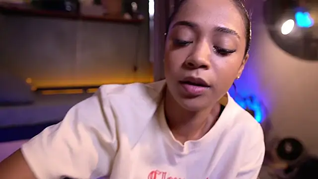 Isapetit  online show from October 23, 2025, 9:46 pm