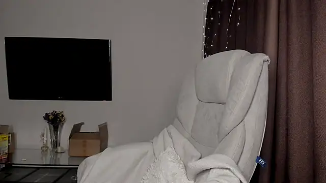 SeasonalSomeone online show from November 21, 2025, 3:11 pm