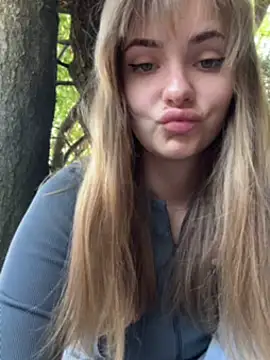 Snapshot of Night_dreams chatting on September 15, 2025, 10:26 am Night dreams online show from September 15, 2025, 10:26 am