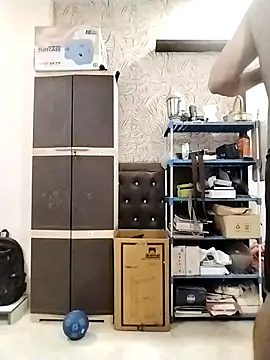 hotindianstud online show from October 3, 2025, 1:34 pm