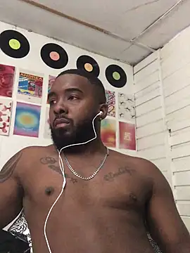 Snapshot of livepro chatting on November 10, 2025, 2:11 pm livepro online show from November 10, 2025, 2:11 pm