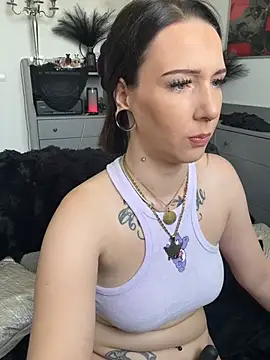 Snapshot of Trixie-Tainted chatting on July 30, 2026, 2:16 pm Trixie-Tainted online show from July 30, 2026, 2:16 pm