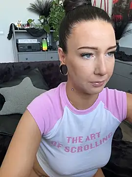 Snapshot of Trixie-Tainted chatting on June 22, 2026, 12:35 pm Trixie-Tainted online show from June 22, 2026, 12:35 pm