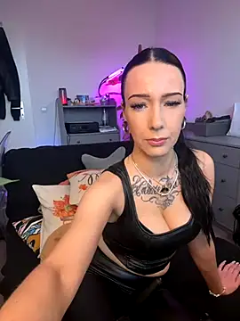 Trixie-Tainted online show from November 10, 2025, 3:06 pm