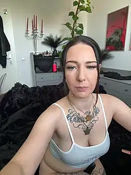 Snapshot of Trixie-Tainted chatting on August 3, 2026, 12:44 pm Trixie-Tainted online show from August 3, 2026, 12:44 pm