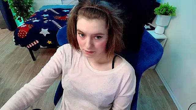 Snapshot of CranberryHot chatting on March 18, 2026, 11:35 am CranberryHot online show from March 18, 2026, 11:35 am