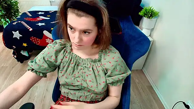 Snapshot of CranberryHot chatting on March 6, 2026, 12:33 pm CranberryHot online show from March 6, 2026, 12:33 pm