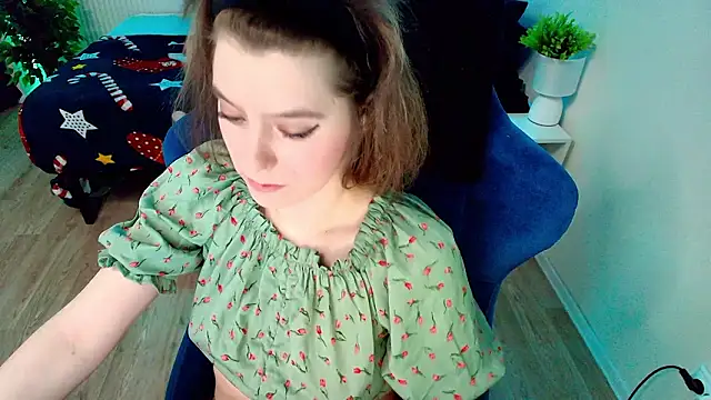 Snapshot of CranberryHot chatting on March 4, 2026, 11:56 pm CranberryHot online show from March 4, 2026, 11:56 pm