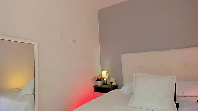 Snapshot of NataliaBuiles chatting on November 18, 2025, 6:22 pm NataliaBuiles online show from November 18, 2025, 6:22 pm