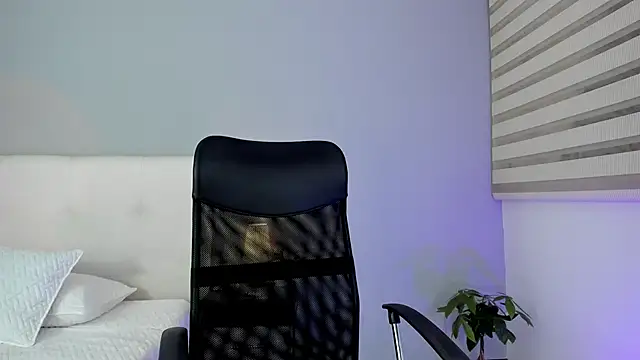 Snapshot of NataliaBuiles chatting on March 8, 2025, 2:45 am NataliaBuiles online show from March 8, 2025, 2:45 am