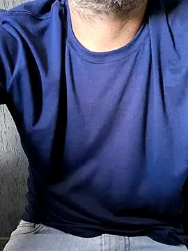 Snapshot of Leo_Big chatting on April 6, 2026, 4:30 pm Leo Big online show from April 6, 2026, 4:30 pm