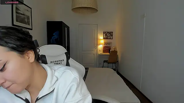 Snapshot of Tiffany_Flynn chatting on December 21, 2024, 2:47 pm Tiffany Flynn online show from December 21, 2024, 2:47 pm