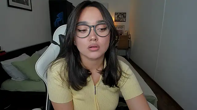 Snapshot of Tiffany_Flynn chatting on December 13, 2024, 7:53 pm Tiffany Flynn online show from December 13, 2024, 7:53 pm