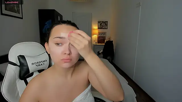 Snapshot of Tiffany_Flynn chatting on December 20, 2024, 9:43 am Tiffany Flynn online show from December 20, 2024, 9:43 am