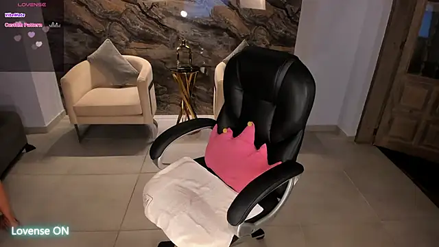 DannieSmith1 online show from October 17, 2025, 11:28 pm