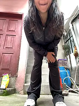 latinfemale online show from November 13, 2025, 4:33 pm