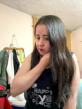 latinfemale online show from November 30, 2025, 10:21 pm