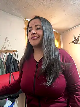 latinfemale online show from October 23, 2025, 8:07 pm