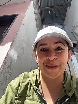 latinfemale online show from May 16, 2026, 3:22 pm
