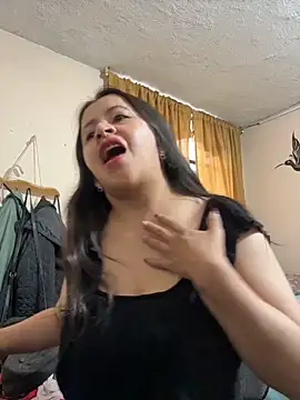 latinfemale online show from April 13, 2026, 8:02 pm