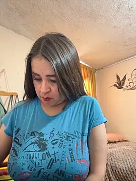 latinfemale online show from May 22, 2026, 8:29 pm